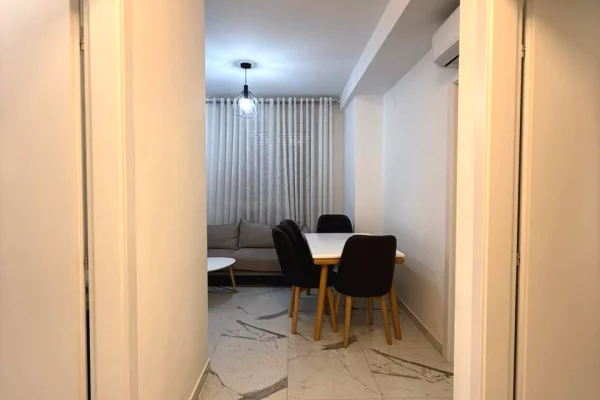 Shtepi me qera Apartament ne Tirane, 2+1, Mobilimi E mobiluar, Pagesa 800  Euro.