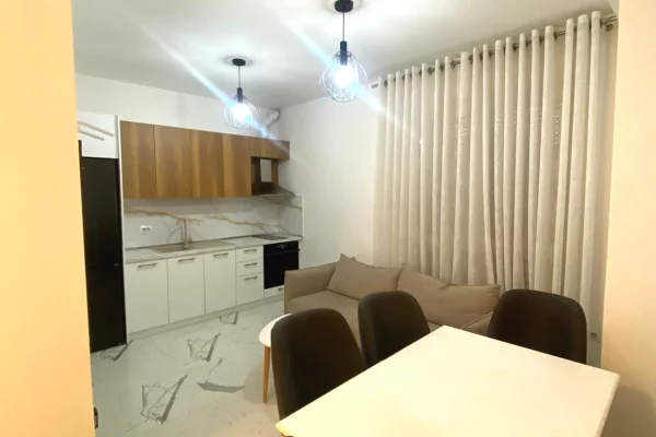 Shtepi me qera Apartament ne Tirane, 2+1, Mobilimi E mobiluar, Pagesa 800  Euro.