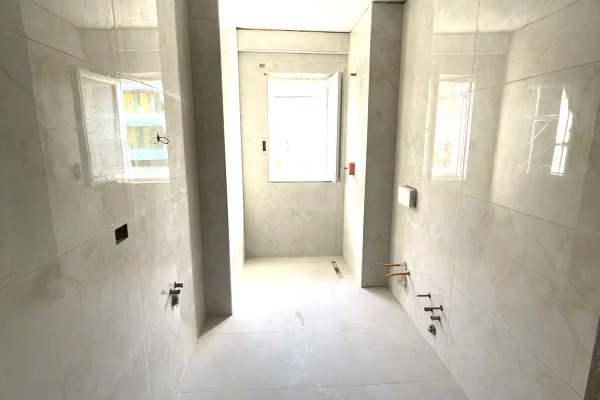 Appartamento in vendita a Tirana 1+1, Vuoto