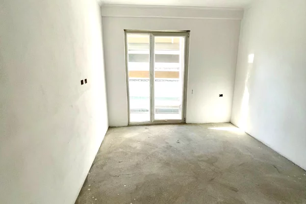Shitet apartament 1+1 në Kamëz Prane Bar Oslo