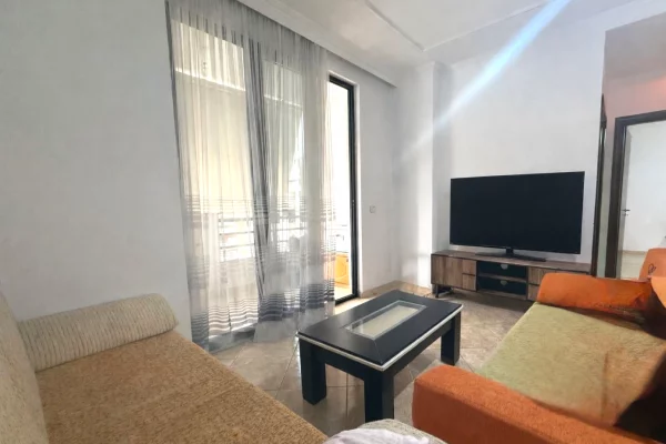 Shtepi me qera Apartament ne Tirane, 2+1, Mobilimi Pjeserisht e mobiluar, Pagesa 55,000  Leke.