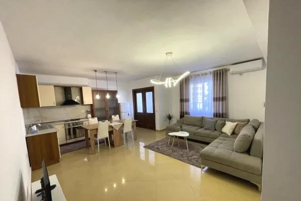 SHESHI SKENDERBEJ, PRANE GALERISE 