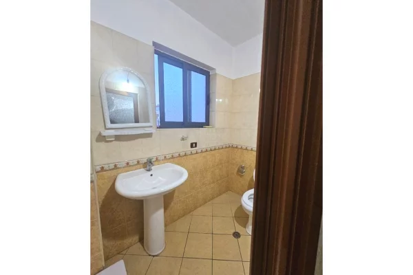 Shtepi me qera Apartament ne Tirane, 2+1, Mobilimi E mobiluar, Pagesa 500  Euro.