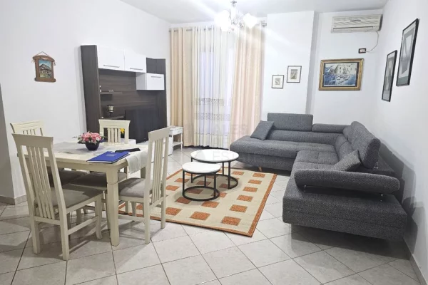 Shtepi me qera Apartament ne Tirane, 2+1, Mobilimi E mobiluar, Pagesa 500  Euro.