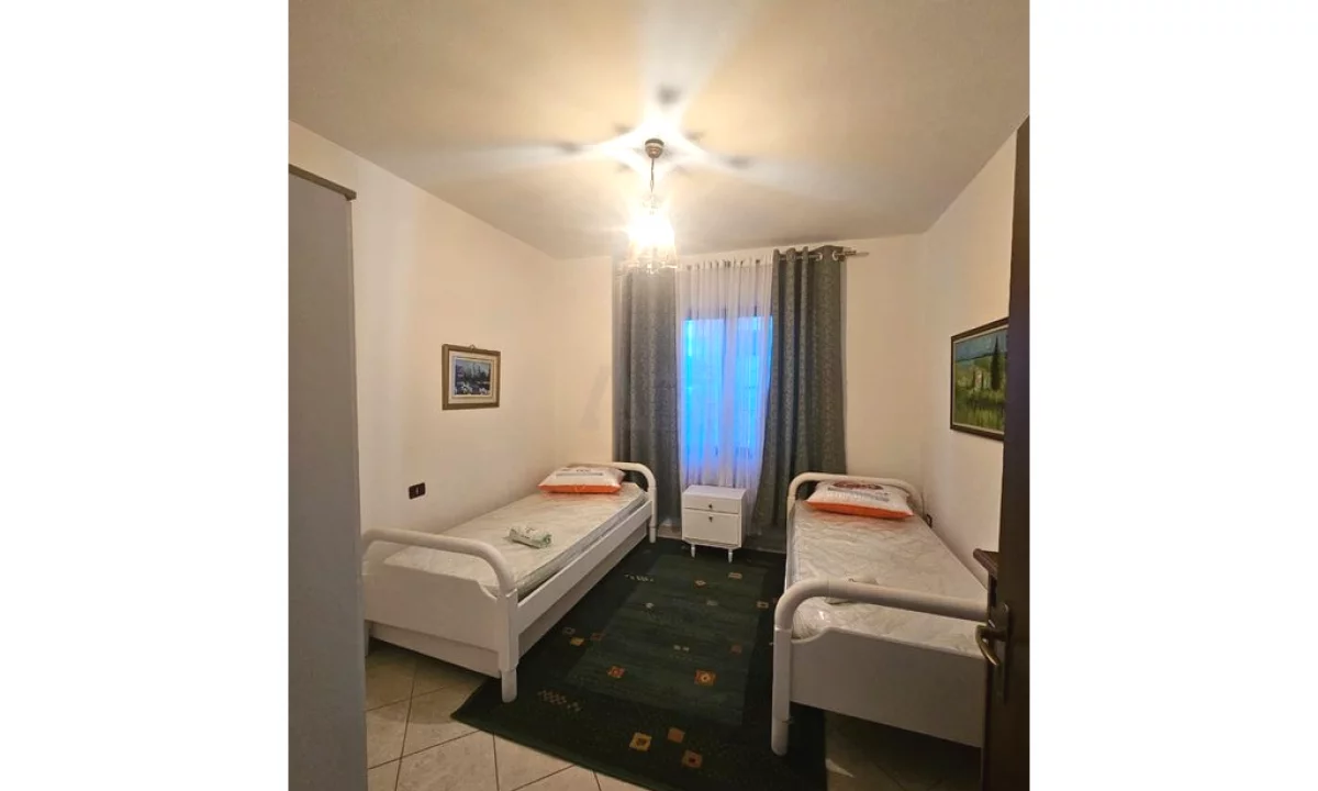 Shtepi me qera Apartament ne Tirane, 2+1, Mobilimi E mobiluar, Pagesa 500  Euro.