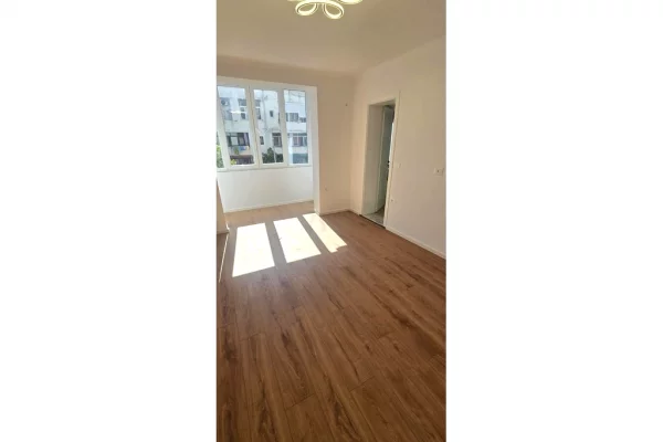 Shtepi ne shitje Apartament ne Tirane, 1+1, Mobilimi Bosh, pa mobiluar, Pagesa 95,000  Euro.