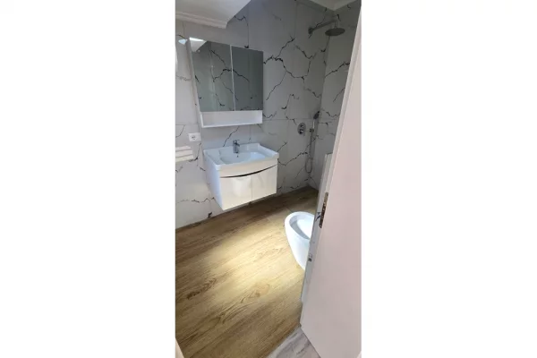 Shtepi ne shitje Apartament ne Tirane, 1+1, Mobilimi Bosh, pa mobiluar, Pagesa 95,000  Euro.