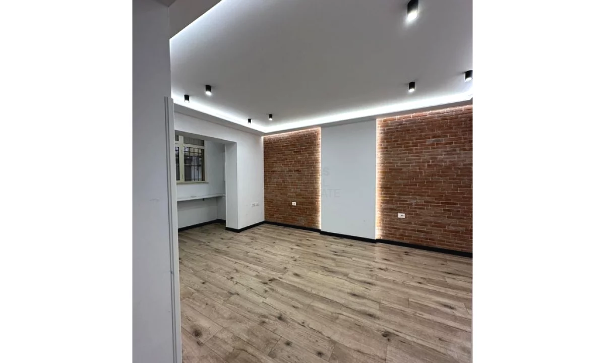 Shtepi ne shitje Apartament ne Tirane, 1+1, Mobilimi Bosh, pa mobiluar, Pagesa 158,000  Euro.