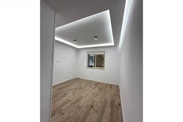 Shtepi ne shitje Apartament ne Tirane, 1+1, Mobilimi Bosh, pa mobiluar, Pagesa 158,000  Euro.