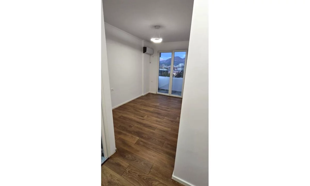 Appartamento in vendita a Tirana 2+1, Vuoto