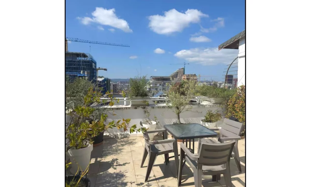 Shtepi me qera Apartament ne Tirane, 2+1, Mobilimi E mobiluar, Pagesa 1,200  Euro.