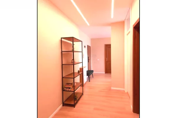 Shtepi me qera Apartament ne Tirane, 2+1, Mobilimi E mobiluar, Pagesa 1,200  Euro.