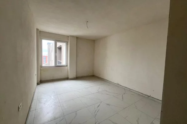 Shtepi ne shitje Apartament ne Tirane, 2+1, Mobilimi Bosh, pa mobiluar, Pagesa 87,000  Euro.