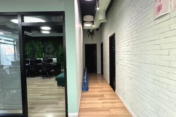 Ambient biznesi me qera 3+1 ne Tirane - 2,000 Euro