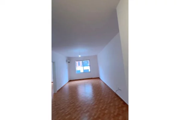 Shtepi me qera Apartament ne Tirane, 1+1, Mobilimi Bosh, pa mobiluar, Pagesa 400  Euro.