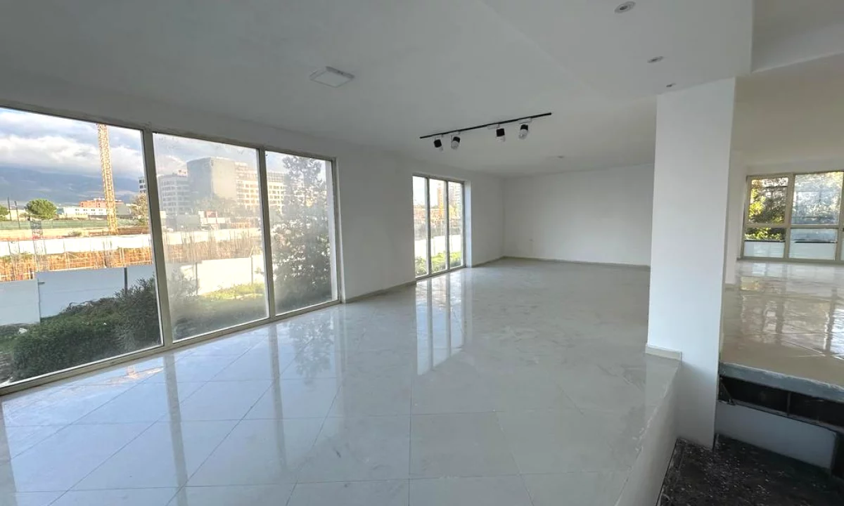 Ambient Open Space me Qira – I Pershtatshem per Call Center, Zyra ose Institucione Financiare