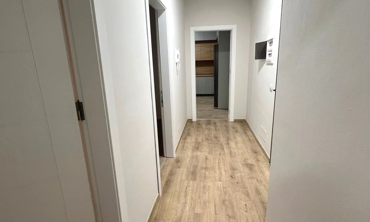 Shtepi me qera Apartament ne Tirane, 2+1, Mobilimi Pjeserisht e mobiluar, Pagesa 550  Euro.