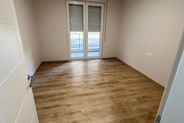 Shtepi me qera Apartament ne Tirane, 2+1, Mobilimi Pjeserisht e mobiluar, Pagesa 550  Euro.