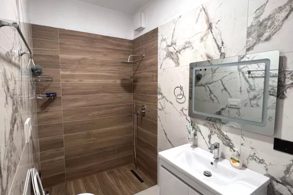 Shtepi me qera Apartament ne Tirane, 1+1, Mobilimi E mobiluar, Pagesa 800  Euro.