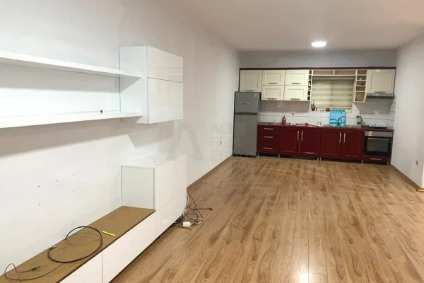Shtepi me qera Apartament ne Tirane, 2+1, Mobilimi Pjeserisht e mobiluar, Pagesa 550  Euro.