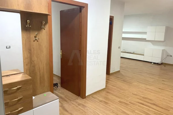 Shtepi me qera Apartament ne Tirane, 2+1, Mobilimi Pjeserisht e mobiluar, Pagesa 550  Euro.
