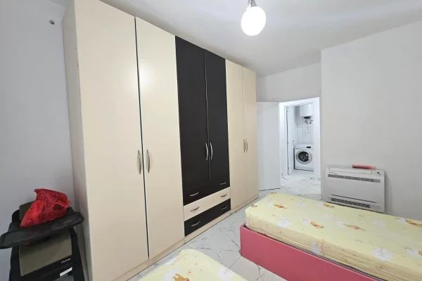 Shtepi me qera Apartament ne Tirane, 2+1, Mobilimi E mobiluar, Pagesa 500  Euro.