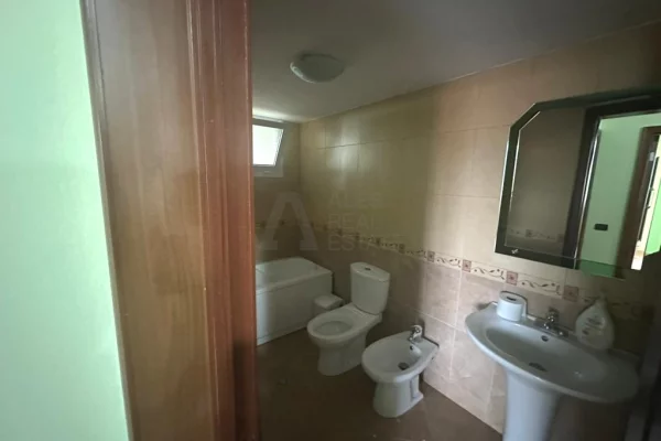 Shtepi me qera Shtepi Private ne Tirane, 2+1, Mobilimi E mobiluar, Pagesa 350  Euro.