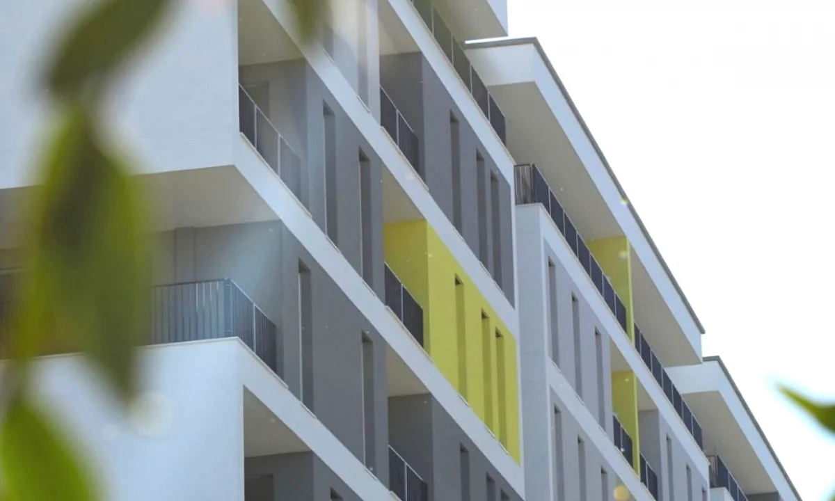 Shtepi ne shitje Apartament ne Tirane, 2+1, Mobilimi Bosh, pa mobiluar, Pagesa 148,000  Euro.