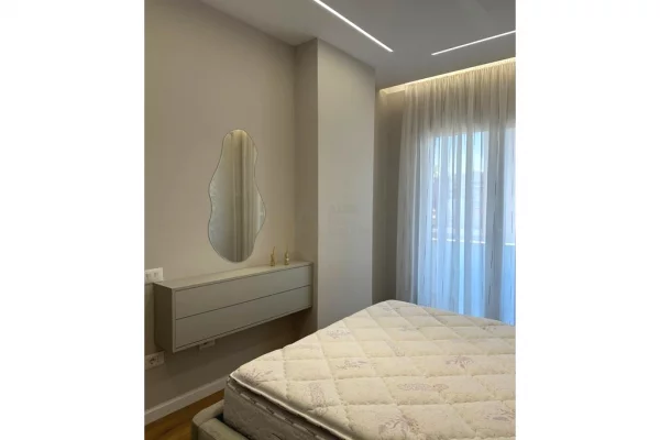 Shtepi ne shitje Apartament ne Tirane, 1+1, Mobilimi E mobiluar, Pagesa 121,000  Euro.