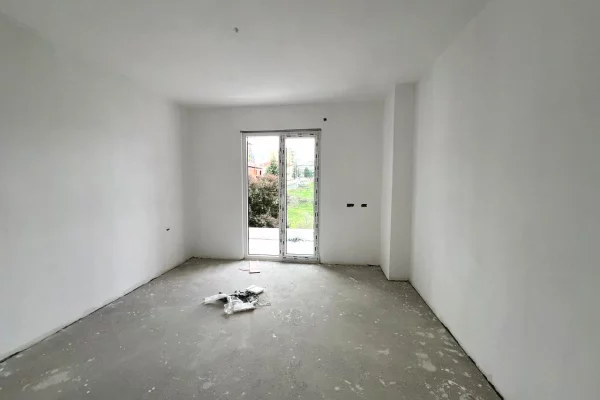 Shtepi ne shitje Apartament ne Tirane, 2+1, Mobilimi Bosh, pa mobiluar, Pagesa 101,890  Euro.