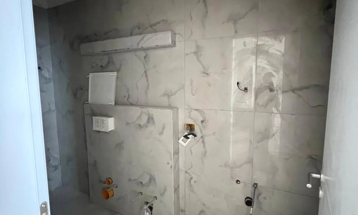 Shtepi ne shitje Apartament ne Tirane, 1+1, Mobilimi Bosh, pa mobiluar, Pagesa 62,000  Euro.