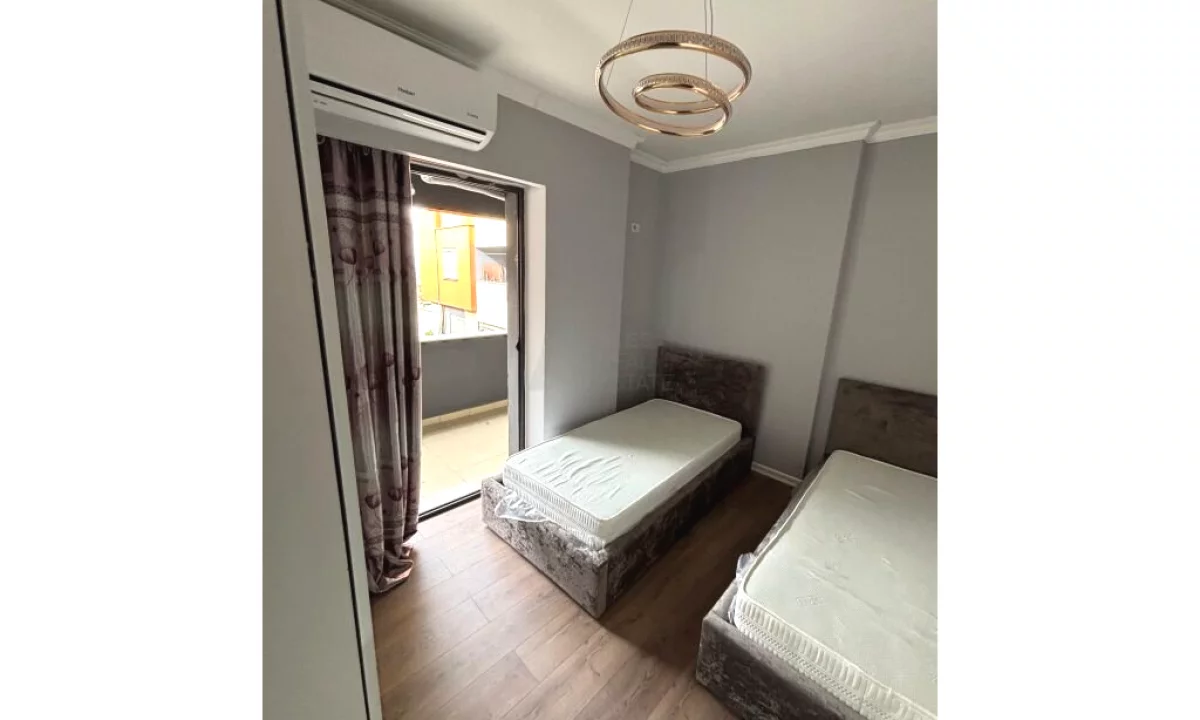 Shtepi me qera Apartament ne Tirane, 1+1, Mobilimi E mobiluar, Pagesa 400  Euro.