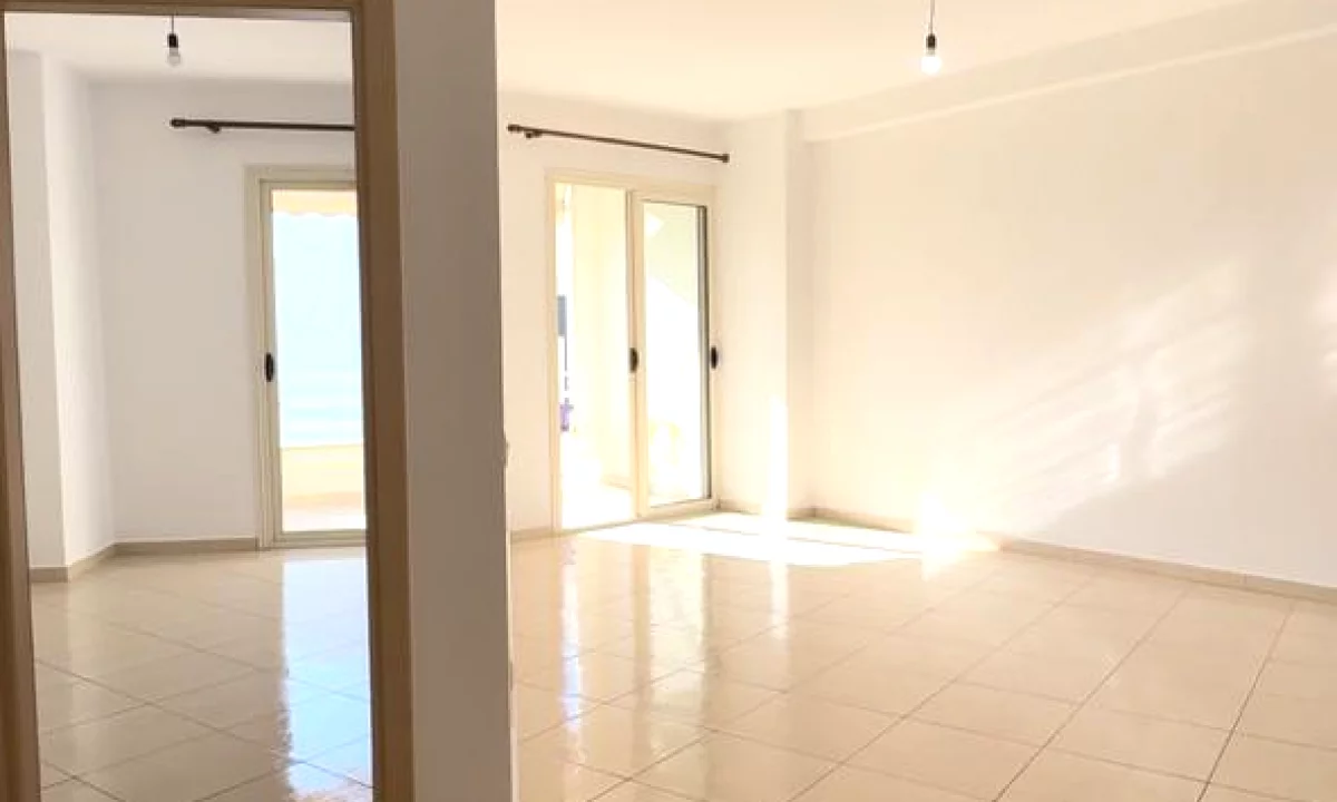 Shtepi me qera Apartament ne Tirane, 2+1, Mobilimi Bosh, pa mobiluar, Pagesa 400  Euro.