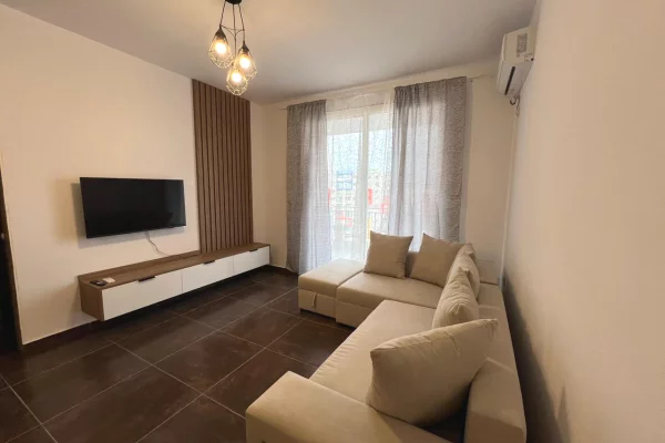 Shtepi me qera Apartament ne Tirane, 2+1, Mobilimi E mobiluar, Pagesa 550  Euro.