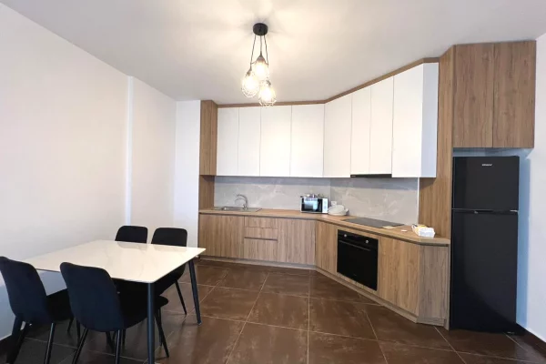 Shtepi me qera Apartament ne Tirane, 2+1, Mobilimi E mobiluar, Pagesa 550  Euro.