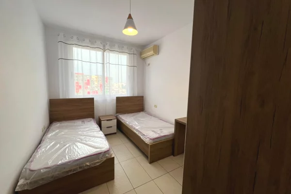 Shtepi me qera Apartament ne Tirane, 2+1, Mobilimi E mobiluar, Pagesa 550  Euro.