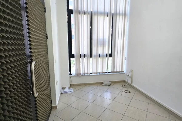 Ambient biznesi ne shitje 3+1 ne Tirane - 55,000 Euro