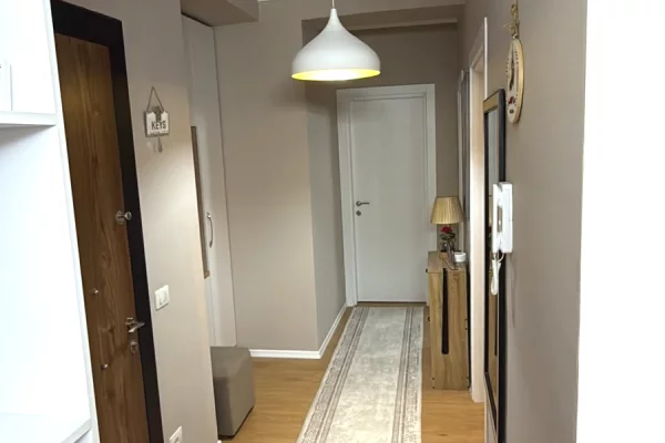 Shtepi ne shitje Apartament ne Tirane, 2+1, Mobilimi E mobiluar, Pagesa 13,800,000  Leke.