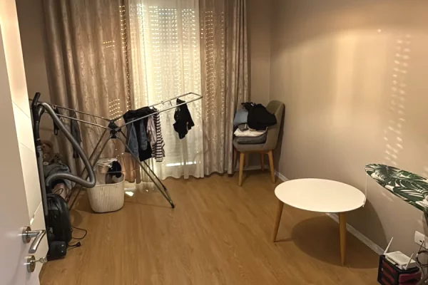 Shtepi ne shitje Apartament ne Tirane, 2+1, Mobilimi E mobiluar, Pagesa 13,800,000  Leke.