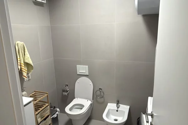 Shtepi ne shitje Apartament ne Tirane, 2+1, Mobilimi E mobiluar, Pagesa 13,800,000  Leke.