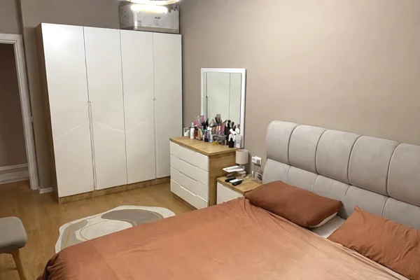 Shtepi ne shitje Apartament ne Tirane, 2+1, Mobilimi E mobiluar, Pagesa 13,800,000  Leke.