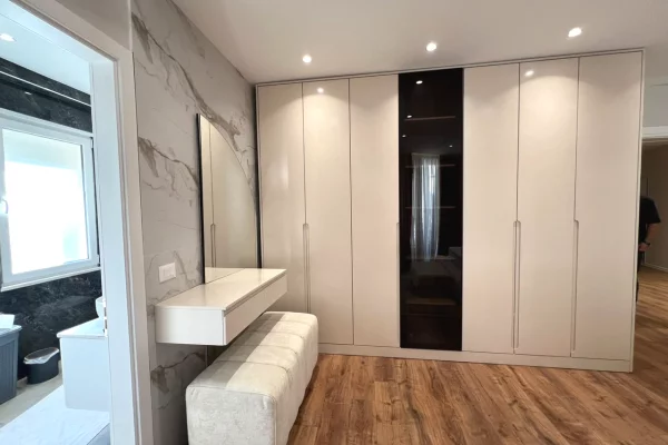 Shtepi me qera Apartament ne Tirane, 3+1, Mobilimi E mobiluar, Pagesa 1,500  Euro.