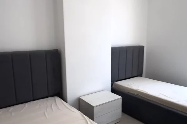 Shtepi me qera Apartament ne Tirane, 2+1, Mobilimi E mobiluar, Pagesa 50,000  Leke.