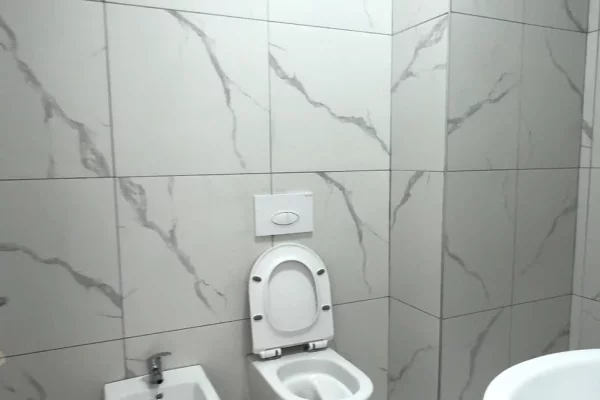 Shtepi me qera Apartament ne Tirane, 2+1, Mobilimi E mobiluar, Pagesa 50,000  Leke.