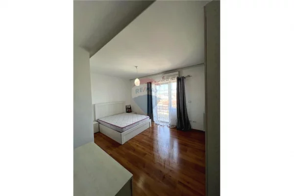 Appartamento in affitto a Tirana 2+1, Arredato