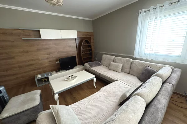 Shtepi me qera Apartament ne Tirane, 2+1, Mobilimi E mobiluar, Pagesa 65,000  Leke.