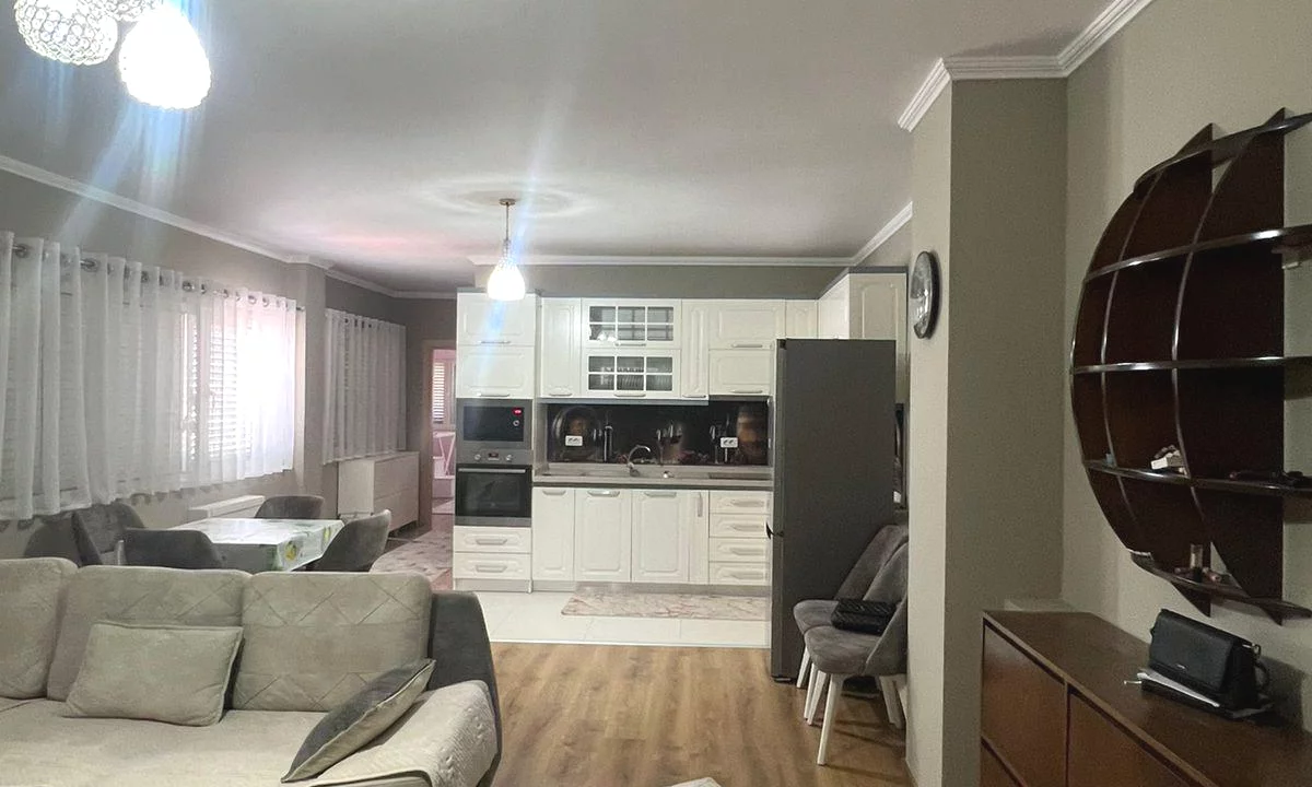 Shtepi me qera Apartament ne Tirane, 2+1, Mobilimi E mobiluar, Pagesa 65,000  Leke.