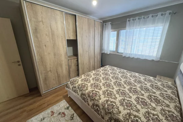 Shtepi me qera Apartament ne Tirane, 2+1, Mobilimi E mobiluar, Pagesa 65,000  Leke.