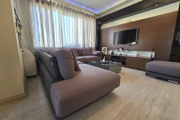 Appartamento in vendita a Tirana 3+1, Arredato