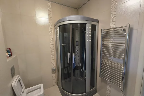 Appartamento in vendita a Tirana 3+1, Arredato